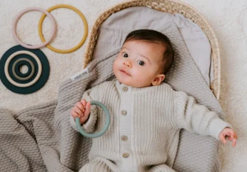Welkom bij Baby's Only, waar elk product met liefde, zorg en toewijding wordt gemaakt om de best mogelijke start voor uw kleintje te garanderen. Als Nederlands merk met een sterke traditie in vakmanschap, zijn we er trots op ouders een compleet assortiment hoogwaardige, stijlvolle en functionele babybenodigdheden te bieden.