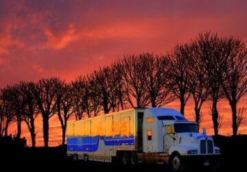 ANYVAN vs. Traditional Moving Services: Why the Future of Transport is On Demand