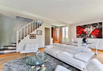 In the ever-evolving world of interior design, art has long played a central role in shaping the mood and personality of a space. Yet for many, traditional artwork often feels out of reach—either too expensive, too pretentious, or simply too small to make a real impact. That’s where BIG Wall Décor comes in: a bold, accessible, and modern alternative that’s transforming the way Americans experience art in their homes and offices.