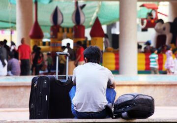 En el mundo acelerado de hoy, viajar se ha convertido en parte esencial de la vida, ya sea por negocios, ocio o estudios. Sin embargo, el estrés de lidiar con el equipaje pesado, las largas colas para facturar en el aeropuerto y la preocupación constante por tus pertenencias a menudo pueden eclipsar la emoción del viaje. Ahí es donde entra Sinmaletas: una marca española que facilita el envío de equipaje, sin estrés y, sobre todo, ligero.