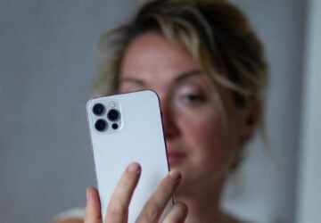 Dans le paysage en constante évolution des télécommunications mondiales, le géant français SFR s’impose comme un acteur incontournable. Avec sa gamme complète de services allant du mobile à l'internet fixe en passant par la télévision, SFR ne se contente pas d'accompagner la transformation numérique ; c'est lui qui le dirige. Cette dynamique positionne SFR à l'avant-garde de la révolution technologique en France, influençant tout, de la façon dont les gens communiquent jusqu'au fonctionnement des entreprises.