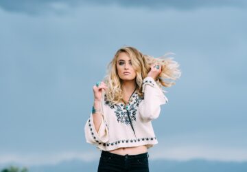 Wenn es um Luxusmode geht, kann es eine Herausforderung sein, das perfekte Accessoire zu finden, das zu Ihrem persönlichen Stil passt. Fashionette.at hat die Art und Weise revolutioniert, wie Frauen in Österreich auf Designermode zugreifen, und bietet eine kuratierte Auswahl an Premium- und Luxusartikeln für jeden Geschmack und Anlass. Von Wien bis Bregenz, von Graz bis Salzburg definiert Fashionette.at Luxus-Shopping mit beispielloser Vielfalt, Bequemlichkeit und Raffinesse neu.