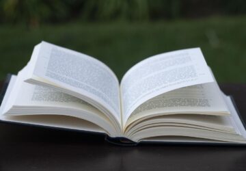 No mundo hipercinético e impulsionado por dados de hoje, um bom conteúdo educacional não é um bônus — é uma exigência. Há mais de 20 anos, o Grupo A tem sido um ator fundamental no setor editorial brasileiro, revolucionando a forma como estudantes e profissionais acessam conteúdo técnico, científico ou profissional. Mas a penetração do Grupo A se estende muito além do Brasil. Com um catálogo de mais de 4.000 títulos em papel, formato digital e áudio, a empresa está influenciando a forma como a educação tem sido desenvolvida em todo o mundo lusófono, de Lisboa a Luanda, de São Paulo a Maputo.