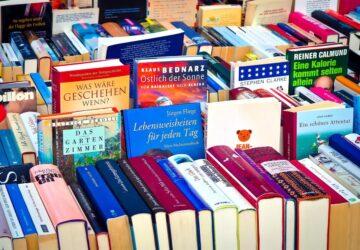 Als je aan Bruna denkt, zie je misschien de bekende Nederlandse winkel voor je vol met bestsellers, levendige tijdschriften, oprechte wenskaarten en essentieel briefpapier. Maar achter de schappen en glimlachen schuilt een dynamisch en inspirerend bedrijf dat zijn mensen net zo waardeert als zijn klanten. Bruna is meer dan een winkel: het is een plek waar service, groei en passie samenkomen om een ​​spannend carrièreavontuur te creëren voor degenen die op zoek zijn naar iets betekenisvols.