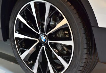 Dans le monde en constante évolution d'aujourd'hui, la commodité et la rentabilité sont des facteurs clés dans la prise de décision d'achat. Lorsqu'il s'agit d'acheter des pneus, les clients recherchent une expérience simple et sans tracas qui offre à la fois qualité et prix abordable. C'est là que 123pneus.fr se distingue en tant que leader sur le marché français du pneu. Cette plateforme en ligne innovante révolutionne la façon dont les consommateurs achètent des pneus en offrant une commodité inégalée, une vaste sélection de marques haut de gamme et des économies importantes, le tout en un seul endroit. 123pneus.fr est rapidement devenu une destination incontournable pour les particuliers et les entreprises à la recherche de pneus de haute qualité à des prix compétitifs. Que vous cherchiez à remplacer les pneus de votre voiture, de votre moto ou même d'un véhicule utilitaire, 123pneus.fr offre une expérience d'achat complète et simplifiée qui facilite plus que jamais la recherche des pneus adaptés à vos besoins.