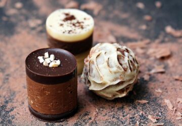 Nella pittoresca città di Napoli, rinomata per le sue ricche tradizioni culinarie, una nuova startup sta ridefinendo il concetto di indulgenza. Fitporn, nato tra gli aromi stuzzicanti della cucina italiana, ha la missione di rivoluzionare il concetto di "foodporn" infondendogli un tocco orientato al fitness. Questa impresa innovativa non consiste solo nel creare immagini appetitose del cibo; si tratta di rimodellare il modo in cui pensiamo di mangiare sano, dimostrando che i pasti nutrienti possono anche essere visivamente accattivanti e deliziosi.