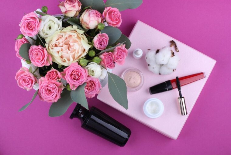 Nel mondo della cura della pelle e dei cosmetici di lusso, pochi nomi risuonano così profondamente come Sisley Paris. Rinomato per il suo eccezionale impegno nei confronti della qualità e dell'eleganza, Sisley è all'avanguardia nella bellezza di fascia alta, fondendo innovazione sofisticata con competenza botanica naturale. Questo marchio francese, sebbene non italiano, racchiude un fascino universale che trascende i confini geografici, seducendo gli appassionati di bellezza da Milano a Roma con il suo approccio unico alla cura della pelle e al trucco.