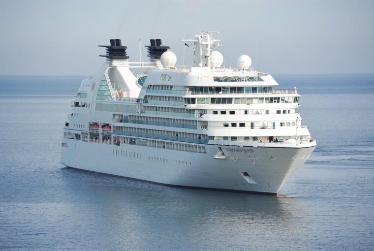 Alors que les préoccupations environnementales occupent une place centrale dans les discussions mondiales, l’industrie maritime est confrontée à d’importantes pressions pour innover et réduire son empreinte écologique. Grandi Navi Veloci (GNV), un important opérateur de ferry en Méditerranée, est à l'avant-garde de cette transformation, en pionnier des pratiques durables qui établissent de nouvelles normes pour les opérations maritimes respectueuses de l'environnement. Cet article explore la manière dont GNV mène la charge en matière de voyages maritimes verts, en soulignant son engagement en faveur du développement durable et les stratégies innovantes qu'il emploie.