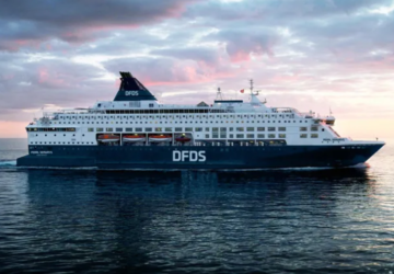 In der dynamischen Landschaft der europäischen Logistik und des Transportwesens gilt DFDS als herausragender Leuchtturm für Innovation, Effizienz und strategische Weitsicht. Ursprünglich in Dänemark gegründet, ist DFDS weit über seine nordischen Wurzeln hinaus gewachsen und hat sich zu einem zentralen Akteur bei der Gestaltung der Zukunft der Logistik und Konnektivität in ganz Europa entwickelt. In diesem Artikel geht es darum, wie DFDS mit seinem reichen maritimen Erbe und seiner zukunftsweisenden Vision die Herausforderungen und Chancen der Logistikbranche gemeistert hat, um neu zu definieren, was es bedeutet, im modernen Europa vernetzt zu sein.