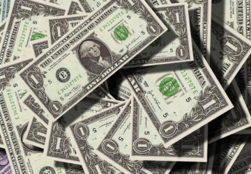 Da oltre trent'anni Forexchange è all'avanguardia nei servizi di cambio valuta in Italia, affermandosi come leader preminente in un mercato competitivo. Con una solida storia di crescita, innovazione e impegno costante nel servizio al cliente, Forexchange ha affrontato con successo le complessità dei mercati valutari globali per servire oltre tre milioni di clienti ogni anno.