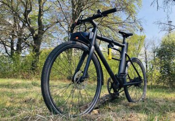 Terwijl steden in heel Nederland duurzamere en efficiëntere vormen van vervoer omarmen, neemt TENWAYS het voortouw in het revolutioneren van stedelijk woon-werkverkeer met zijn innovatieve e-bikes. Met de groeiende vraag naar milieuvriendelijke reismogelijkheden, vooral in fietsgerichte steden als Amsterdam en Utrecht, is TENWAYS een topkeuze geworden voor forenzen die op zoek zijn naar een groene, gemakkelijke en kosteneffectieve manier om door drukke stadsstraten te navigeren.In dit artikel onderzoeken we hoe TENWAYS de manier verandert waarop mensen denken over stedelijke mobiliteit en waarom zijn e-bikes de perfecte oplossing zijn voor de moderne forens.