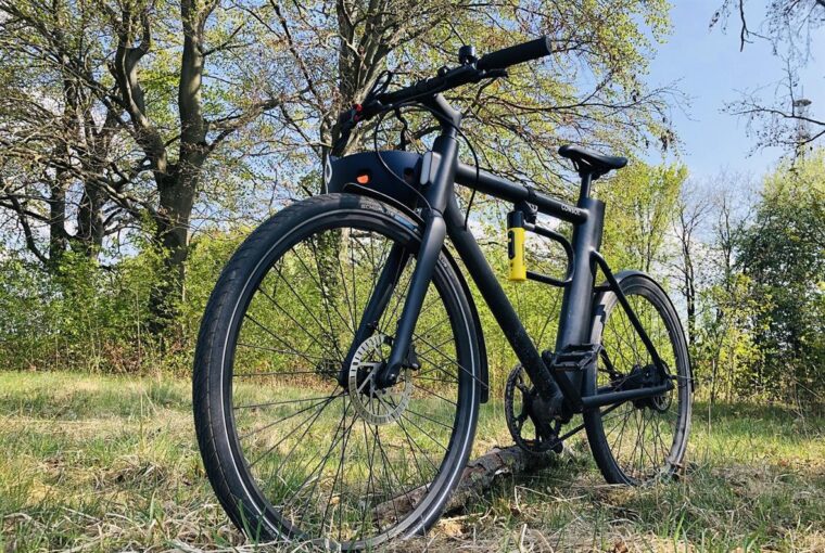 Terwijl steden in heel Nederland duurzamere en efficiëntere vormen van vervoer omarmen, neemt TENWAYS het voortouw in het revolutioneren van stedelijk woon-werkverkeer met zijn innovatieve e-bikes. Met de groeiende vraag naar milieuvriendelijke reismogelijkheden, vooral in fietsgerichte steden als Amsterdam en Utrecht, is TENWAYS een topkeuze geworden voor forenzen die op zoek zijn naar een groene, gemakkelijke en kosteneffectieve manier om door drukke stadsstraten te navigeren.In dit artikel onderzoeken we hoe TENWAYS de manier verandert waarop mensen denken over stedelijke mobiliteit en waarom zijn e-bikes de perfecte oplossing zijn voor de moderne forens.