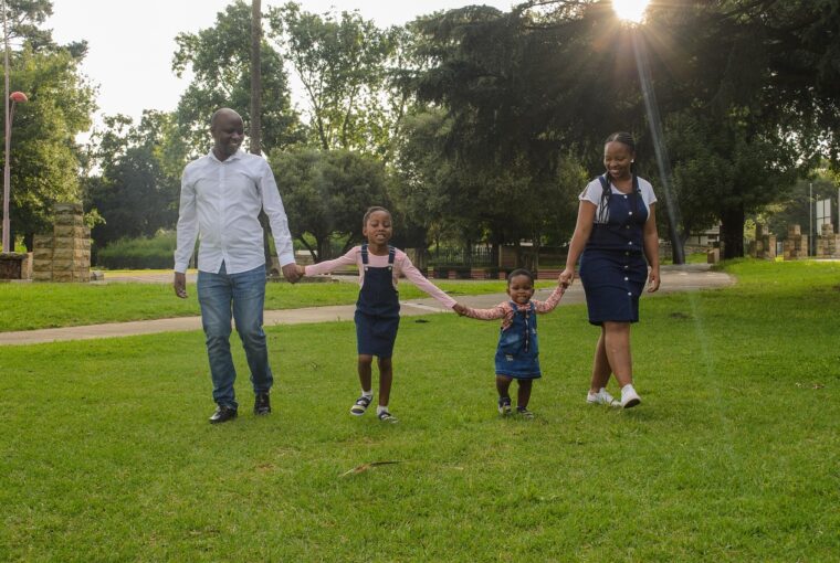 In der heutigen schnelllebigen Welt kann die Vereinbarkeit von Beruf und Familie eine große Herausforderung darstellen. Mit der Entwicklung von Familien verändern sich auch ihre Betreuungsbedürfnisse – von der Suche nach vertrauenswürdigen Kinderbetreuern bis hin zur Sicherstellung der benötigten Unterstützung für ältere Familienmitglieder. Im Zentrum dieses Wandels steht Betreut.de, eine führende Pflegeplattform in Deutschland, die den Zugang und die Verwaltung wichtiger Pflegeleistungen für Familien neu definiert.