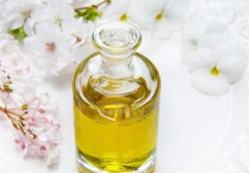 Immerso nel cuore della Provenza, L'OCCITANE en Provence incarna lo spirito vibrante e il fascino rustico del sud della Francia. Questo rinomato marchio di bellezza si è fatto un nome sfruttando le ricche risorse naturali della Provenza per creare prodotti che non solo migliorano la bellezza ma promuovono anche pratiche sostenibili.