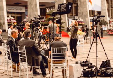 Dans le monde numérique d'aujourd'hui, l'information est omniprésente, mais les liens authentiques sont rares. Alors que d'innombrables plateformes rivalisent pour capter l'attention avec des titres à sensation et du contenu viral, Le Bien Public s'est forgé une identité unique : non seulement comme fournisseur d'information, mais aussi comme un pont reliant les gens, les lieux et les perspectives au sein des communautés. Plus qu'un simple compte rendu d'événements, Le Bien Public raconte des histoires qui rapprochent les gens du monde qui les entoure, transformant l'information en lien social.