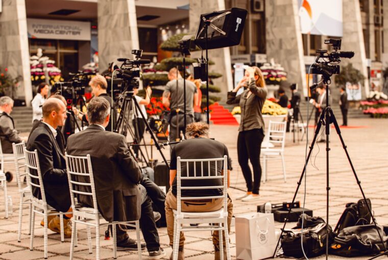 Dans le monde numérique d'aujourd'hui, l'information est omniprésente, mais les liens authentiques sont rares. Alors que d'innombrables plateformes rivalisent pour capter l'attention avec des titres à sensation et du contenu viral, Le Bien Public s'est forgé une identité unique : non seulement comme fournisseur d'information, mais aussi comme un pont reliant les gens, les lieux et les perspectives au sein des communautés. Plus qu'un simple compte rendu d'événements, Le Bien Public raconte des histoires qui rapprochent les gens du monde qui les entoure, transformant l'information en lien social.