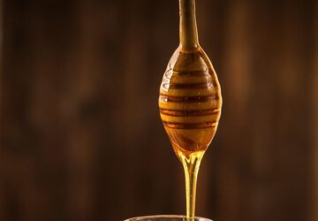 In an age where natural health solutions are increasingly sought after, Comvita stands out as a pioneer in the field. Renowned for its premium Manuka honey, Comvita has built a reputation for harnessing the power of nature to promote health and wellness. This UK brand has become synonymous with quality and efficacy, offering a range of products that capture the unique benefits of Manuka honey.