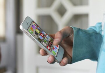 Dans le paysage dynamique et en constante évolution des télécommunications mondiales, SFR s’impose comme un phare d’innovation et de transformation en France. Avec ses racines profondément ancrées dans le riche sol technologique du pays, SFR s'est lancé dans un voyage remarquable pour renforcer les connexions, redéfinir la façon dont nous communiquons et combler la fracture numérique qui sépare les urbains des ruraux, les férus de technologie des novices. Cet article explore le rôle central que SFR a joué dans la refonte du paysage des télécommunications en France, en soulignant son engagement en faveur de l'innovation, de la satisfaction client et du progrès sociétal.