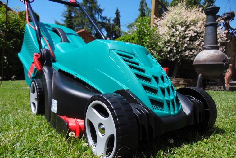 As the days grow longer and the sun starts to shine, it’s the perfect time to revamp your outdoor space. Whether you're planning to host a summer BBQ, relax in your garden with friends and family, or simply give your lawn some TLC, VonHaus has you covered. Known for offering top-quality products at affordable prices, VonHaus makes it easier than ever to create the ultimate outdoor retreat with their range of BBQs, garden furniture, and lawn care tools. Let’s dive into the must-have items you’ll need to transform your garden into a welcoming oasis.