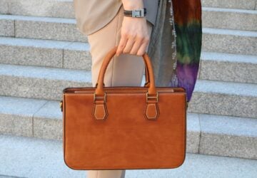 Avec les jours qui rallongent et le soleil qui brille de plus en plus, il est temps de se mettre en mode vacances, avec style bien sûr. Échappez au quotidien avec la collection Été 2025 de Michael Kors et vivez une saison d'évasion facile, conçue pour des escapades aux quatre coins du monde. Avec l'alliance signature de la marque : style urbain décontracté et style estival décontracté, rien ne vous empêche de vous laisser tenter ! Cet été s'annonce des plus élégants, avec tout ce dont vous avez besoin dans la collection.