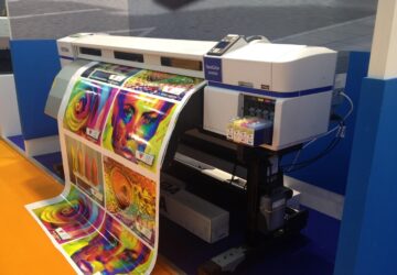Dans un monde de plus en plus numérique, la demande de produits imprimés personnalisables et de haute qualité reste forte. Entreprises et particuliers comptent toujours sur des supports tangibles tels que cartes de visite, brochures, affiches et flyers pour laisser une impression durable. La clé pour se démarquer sur un marché saturé réside dans la précision et la personnalisation de ces produits. Onlineprinters est un acteur majeur du secteur de l'impression qui révolutionne la façon dont les clients appréhendent leurs besoins en matière d'impression.