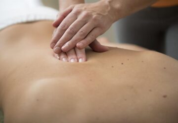 Während die Welt sich in Richtung eines integrierteren Ansatzes für Gesundheit und Wohlbefinden bewegt, gewinnen ganzheitliche Therapien an Bedeutung, da sie Körper, Geist und Seele gleichzeitig behandeln können. In diesem Bereich ist CERAGEM eine Marke, die die Verschmelzung von Spitzentechnologie mit traditionellen Heilmethoden vorangetrieben hat. CERAGEM stammt ursprünglich aus Korea, hat sich aber in ganz Europa, insbesondere in Deutschland, etabliert und ist zum Synonym für innovative therapeutische Lösungen geworden, die sich auf ganzheitliches Wohlbefinden konzentrieren. Dieser Artikel untersucht die wichtigsten therapeutischen Vorteile der innovativen Produkte von CERAGEM und ihr Potenzial, die Zukunft der ganzheitlichen Gesundheit zu gestalten.