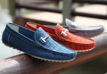 Nel frenetico mondo della vendita al dettaglio di moda, poche aziende riescono a rimanere all'avanguardia fondendo tradizioni secolari con strategie aziendali moderne. Un marchio che ha padroneggiato questo equilibrio è Ginevra Calzature, un'azienda italiana a conduzione familiare specializzata in scarpe, borse e accessori di alta qualità. Con oltre 40 anni di esperienza, Ginevra Calzature è diventata sinonimo di offerta di marchi di lusso a prezzi scontati, offrendo ai clienti esperti di moda una perfetta fusione di tradizione, qualità e risparmio.