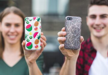 In the digital age, where technology is as ubiquitous as it is essential, personal gadgets like smartphones, tablets, and laptops have transcended their functional roles to become extensions of our identities. Recognizing and embracing this evolution, Casetify, a brand born in the United States, has masterfully positioned itself at the intersection of technology and personal expression. This article explores how Casetify has redefined the accessory landscape, transforming everyday tech gear into powerful personal statements.