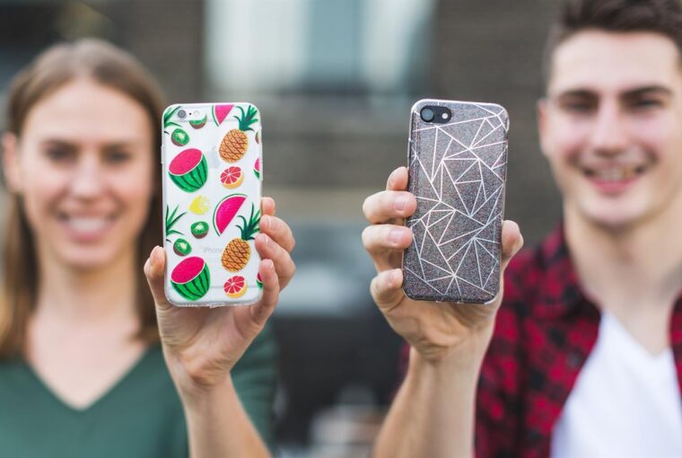 In the digital age, where technology is as ubiquitous as it is essential, personal gadgets like smartphones, tablets, and laptops have transcended their functional roles to become extensions of our identities. Recognizing and embracing this evolution, Casetify, a brand born in the United States, has masterfully positioned itself at the intersection of technology and personal expression. This article explores how Casetify has redefined the accessory landscape, transforming everyday tech gear into powerful personal statements.