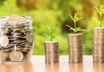 In een wereld waarin het beheren van persoonlijke financiën steeds complexer wordt, zijn tools die financiële producten vereenvoudigen en transparant toegankelijk maken waardevoller dan ooit. Geld.nl onderscheidt zich in Nederland als een cruciaal platform dat de manier waarop Nederlandse consumenten financiële beslissingen nemen, heeft getransformeerd. Dit artikel gaat dieper in op hoe Geld.nl het persoonlijke financiële landschap in Nederland revolutioneert en financiële vrijheid voor iedereen toegankelijker maakt.