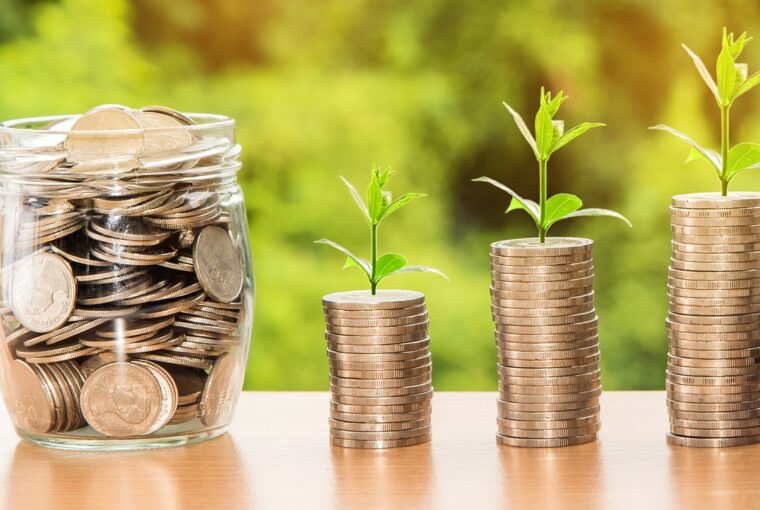 In een wereld waarin het beheren van persoonlijke financiën steeds complexer wordt, zijn tools die financiële producten vereenvoudigen en transparant toegankelijk maken waardevoller dan ooit. Geld.nl onderscheidt zich in Nederland als een cruciaal platform dat de manier waarop Nederlandse consumenten financiële beslissingen nemen, heeft getransformeerd. Dit artikel gaat dieper in op hoe Geld.nl het persoonlijke financiële landschap in Nederland revolutioneert en financiële vrijheid voor iedereen toegankelijker maakt.