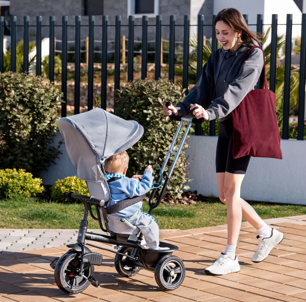 Préparer la chambre d'un nouveau-né demande une attention particulière à la sécurité, au confort et aux fonctionnalités pratiques. Les parents souhaitent créer un espace serein où bébé grandira en toute sécurité, tout en disposant d'un environnement fonctionnel pour les soins quotidiens. Kinderkraft propose une gamme complète de meubles et accessoires spécialement pensés pour les chambres de bébé. Ces produits combinent design épuré, sécurité maximale et fonctionnalité pour simplifier la vie des nouveaux parents.