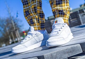 In der Welt der Mode haben nur wenige Marken den Kultstatus von Converse erreicht. Converse ist für seine zeitlosen Sneaker bekannt und seit über einem Jahrhundert ein fester Bestandteil in Kleiderschränken auf der ganzen Welt. In Deutschland hat sich die Marke eine bedeutende Nische geschaffen und verbindet amerikanisches Erbe mit europäischem Stil. Die Entwicklung von Converse ist eine Geschichte von Innovation, kultureller Relevanz und anhaltender Anziehungskraft, die es zu einer zeitlosen Ikone in der Schuhindustrie macht.