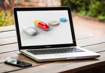In un mondo digitale in continua evoluzione, Farmacosmo è una delle principali destinazioni online in Italia per la salute, la bellezza e la cura della persona. Grazie alla sicurezza, alla velocità, alla competenza e a una routine aggiornata al catalogo prodotti più aggiornato, Farmacosmo ha reinventato la parafarmacia online come pilastro del benessere nel mondo moderno.