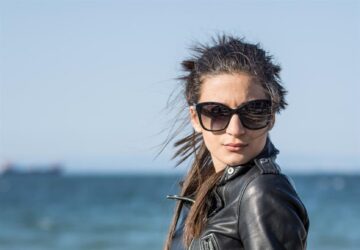 In de snelle wereld van vandaag zijn brillen meer dan alleen een hulpmiddel voor zichtcorrectie: het is een persoonlijk statement, een modeaccessoire en een essentieel onderdeel van het dagelijks leven. Pearle, een vertrouwd merk in Nederland en heel Europa, beheerst de kunst van het combineren van hoogwaardige brillen met persoonlijke service. Met een erfenis van uitmuntendheid en een focus op innovatie is Pearle synoniem geworden voor niet alleen superieure oogzorg, maar ook een unieke klantervaring. Dus wat onderscheidt Pearle van de rest? Het is het Pearle-verschil: een toewijding aan het combineren van geavanceerde optische technologie, modieuze monturen en persoonlijke service die tegemoetkomt aan de behoeften van elke klant.
