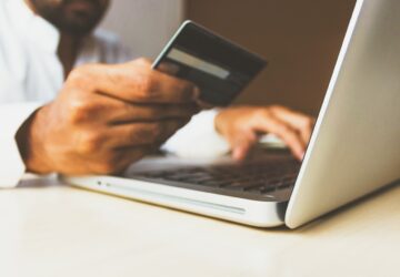 In de snelle digitale wereld van vandaag is het beheren van uw financiën efficiënt en veilig nog nooit zo belangrijk geweest. Of het nu gaat om het betalen van boodschappen, online winkelen of gewoon de bus nemen, het vermogen om snel en gemakkelijk betalingen te doen is een must. Met ABN AMRO, een van de toonaangevende banken in Nederland, kunt u genieten van een naadloze financiële ervaring dankzij hun slimme betaaloplossingen, ontworpen om het beheren van uw geld gemakkelijker en veiliger te maken.