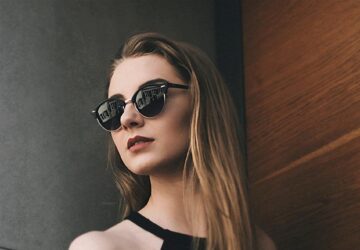 In de brillenwereld onderscheidt Pearle Opticiens zich als baken van innovatie en klantenservice in Nederland. Met zijn wortels diep verankerd in de Nederlandse bodem, heeft deze gewaardeerde keten een revolutie teweeggebracht in de optiekdetailhandel door stijl, functionaliteit en persoonlijke zorg te combineren tot een uitzonderlijke consumentenervaring. Dit artikel gaat dieper in op de unieke aanpak die Pearle Opticiens hanteert om zijn leidende positie in de competitieve markt van de brillenretail te behouden.