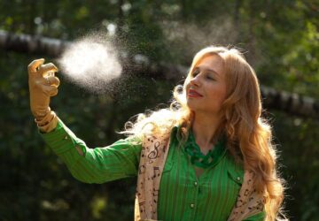 En el corazón de España, PERFUMERIA COMAS se erige como un testimonio del arte de la perfumería y la belleza, combinando tradición con innovación para crear una gama excepcional de productos. Con una rica historia y un compromiso con la excelencia, esta distinguida marca ha elaborado fragancias atemporales y elevado los rituales de belleza durante generaciones, convirtiéndola en un nombre querido en el mundo de la belleza de lujo.