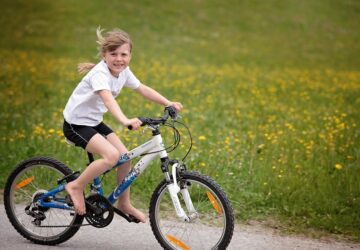 In de drukke straten van stedelijke landschappen versnelt een revolutie op twee wielen stilletjes. TENWAYS, een in Nederland gevestigd merk, is naar voren gekomen als leider in deze revolutie en maakt elektrische fietsen die milieuvriendelijke technologie combineren met een elegant ontwerp. Dit artikel onderzoekt hoe TENWAYS de stedelijke mobiliteit transformeert, door deze groener, efficiënter en stijlvol toegankelijk te maken.