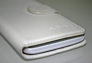 In an era where our digital devices are as much a part of our personal style as our clothing, one brand has emerged as a beacon of creativity and resilience: Casetify. This article delves into the vibrant universe of Casetify, a brand that has redefined the concept of tech accessories, blending innovative designs with unparalleled durability. Originating in the United States, Casetify has catapulted from a niche startup to a global leader, proving that when design meets durability, everyday tech becomes extraordinary.