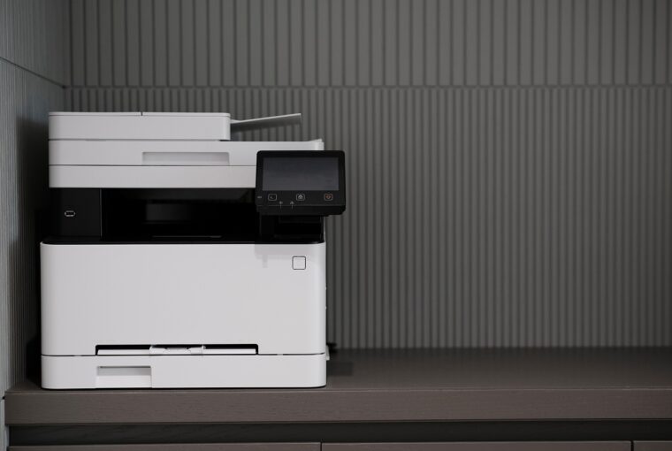 PrintAbout begon in 2004 als leverancier van printerpapier en is uitgegroeid tot een begrip in Nederland en België. Met meer dan 1,5 miljoen tevreden klanten en een voortdurende toewijding om de meest betrouwbare service te bieden, heeft PrintAbout een niche voor zichzelf gecreëerd als dé ultieme bron voor al uw printbehoeften, of het nu gaat om thuis, op kantoor of in het onderwijs.