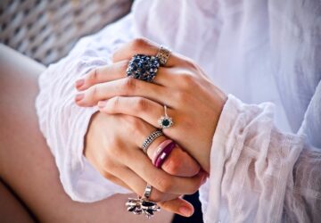 In the world of fashion, self-expression is everything. Our clothes, accessories, and even the way we wear them tell a unique story about who we are. When it comes to jewelry, one of the most empowering and personal ways to showcase your style is through layering. And when it comes to mastering the art of layering, Missoma Jewelry is leading the way, offering pieces that not only complement each other but also help you curate a look that is truly your own. Missoma, a UK-based brand renowned for its high-quality, contemporary designs, has redefined how women approach jewelry. With its focus on versatility, elegance, and a deep understanding of personal style, Missoma’s collections allow women to embrace their individuality and create a signature look that can evolve with their moods, outfits, and life events. Through the power of layering, Missoma empowers you to transform simple pieces into something extraordinary.