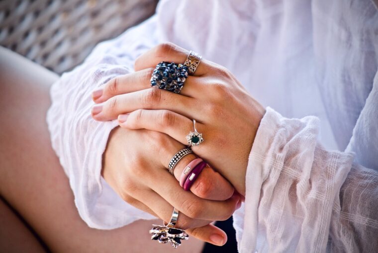 In the world of fashion, self-expression is everything. Our clothes, accessories, and even the way we wear them tell a unique story about who we are. When it comes to jewelry, one of the most empowering and personal ways to showcase your style is through layering. And when it comes to mastering the art of layering, Missoma Jewelry is leading the way, offering pieces that not only complement each other but also help you curate a look that is truly your own. Missoma, a UK-based brand renowned for its high-quality, contemporary designs, has redefined how women approach jewelry. With its focus on versatility, elegance, and a deep understanding of personal style, Missoma’s collections allow women to embrace their individuality and create a signature look that can evolve with their moods, outfits, and life events. Through the power of layering, Missoma empowers you to transform simple pieces into something extraordinary.