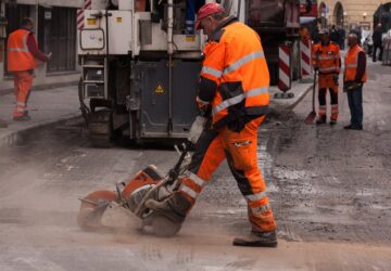 When it comes to tackling demanding jobs, having the right gear can make all the difference. GS Workwear & Tools, a leading UK-based provider, has become synonymous with high-quality workwear, safety equipment, and tools that meet the needs of professionals across diverse industries. Combining safety, style, and durability, GS Workwear & Tools has earned a reputation as a trusted partner for those who demand the best from their gear.