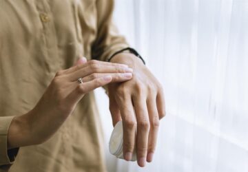 In today’s beauty industry, consumers are more conscious than ever about the ingredients in their skincare products. The demand for clean beauty—free from synthetic additives and harmful chemicals—is at an all-time high. Leading the way in this revolution is VOS Body Care, a brand committed to plant-based innovation that not only enhances skin health but also supports sustainability.