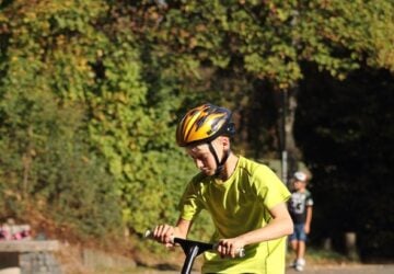 Apollo Funsport, ein führender deutscher Online-Händler, der für sein umfangreiches Sortiment an Fun-Produkten bekannt ist – von Rollern und Skates bis hin zu Boards und Wassersportausrüstung – steht vor einer spannenden neuen Reise. Als Multi-Channel-Online-Händler hat Apollo Funsport auf verschiedenen Online-Marktplätzen und in seinem eigenen Online-Shop Erfolg gehabt. Mit Blick auf Innovation und Kundenzufriedenheit ist das Unternehmen nun bereit, seinen Online-Shop mit Shopify neu zu starten, um ein komplett modernisiertes und nahtloses Einkaufserlebnis zu bieten.