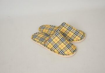 In an age where comfort and style are paramount, Mahabis has emerged as a leader in transforming the concept of home footwear. With a vision to elevate the slipper into a sophisticated and functional piece of footwear, Mahabis combines innovative design with everyday practicality. By focusing on aesthetics, comfort, and versatility, the brand has created slippers that truly enhance your home life.