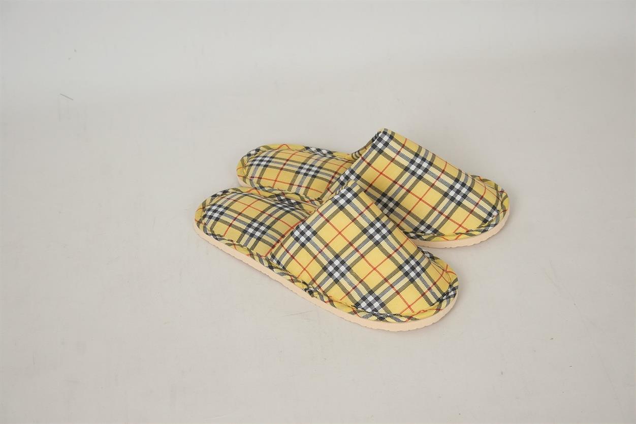 In an age where comfort and style are paramount, Mahabis has emerged as a leader in transforming the concept of home footwear. With a vision to elevate the slipper into a sophisticated and functional piece of footwear, Mahabis combines innovative design with everyday practicality. By focusing on aesthetics, comfort, and versatility, the brand has created slippers that truly enhance your home life.