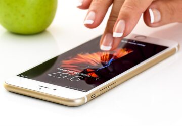 Depuis sa création en 1987, la Société Française du Radiotéléphone, communément appelée SFR, est à l'avant-garde de la révolution des télécommunications en France. De simple fournisseur de services téléphoniques, SFR est devenu un acteur majeur proposant des services mobiles, internet et numériques complets sur tout le territoire. Cet article examine comment SFR a façonné et continue d’influencer le paysage des télécommunications en France.