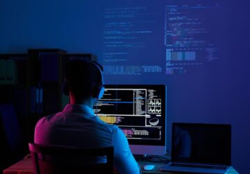 Was als einfache, aber brillante Idee begann, hat sich zu einem der bekanntesten Namen in der Welt der Domainregistrierung und des Webhostings entwickelt. Checkdomain, gegründet von Johannes Herold, begann seine Reise als Tool für Internetnutzer, um schnell und einfach die Verfügbarkeit von Domainnamen zu prüfen. Der Service fand sofort Anklang bei einzelnen Websitebesitzern und Unternehmen und erfreute sich rasch wachsender Beliebtheit.